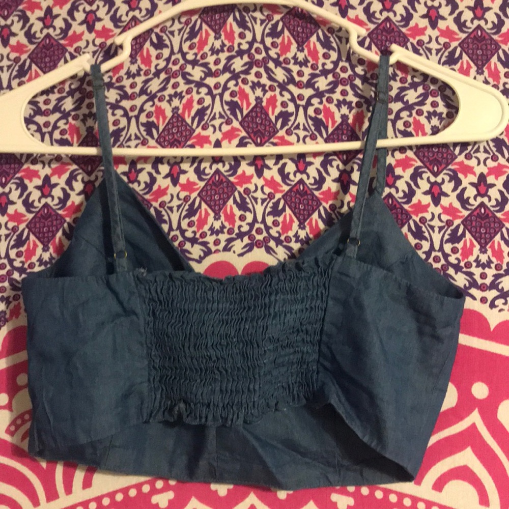 Lulu’s Crop Top - Picture 3 of 5